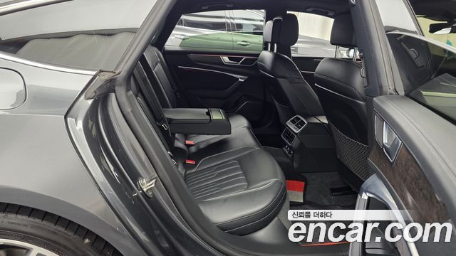 Audi A7 2020 — photo 18