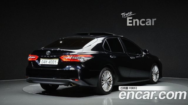 Toyota Camry 2018 — photo 2
