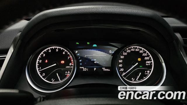 Toyota Camry 2018 — photo 11