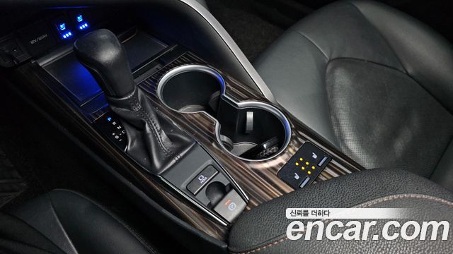 Toyota Camry 2018 — photo 12