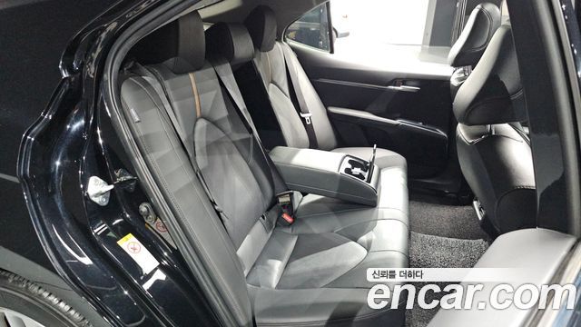 Toyota Camry 2018 — photo 17