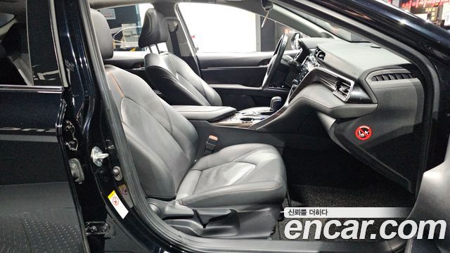 Toyota Camry 2018 — photo 18