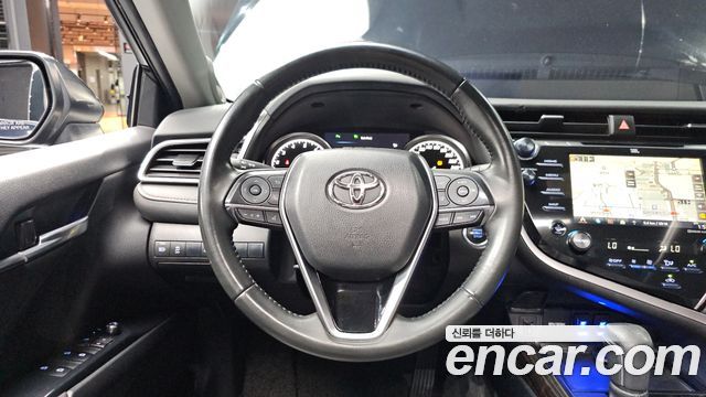 Toyota Camry 2018 — photo 19
