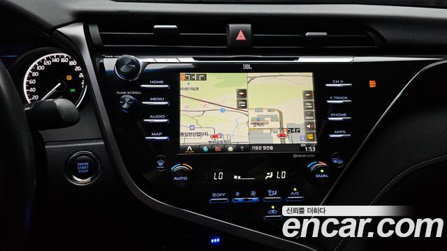 Toyota Camry 2018 — photo 23