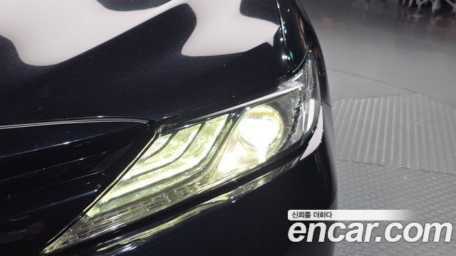 Toyota Camry 2018 — photo 8