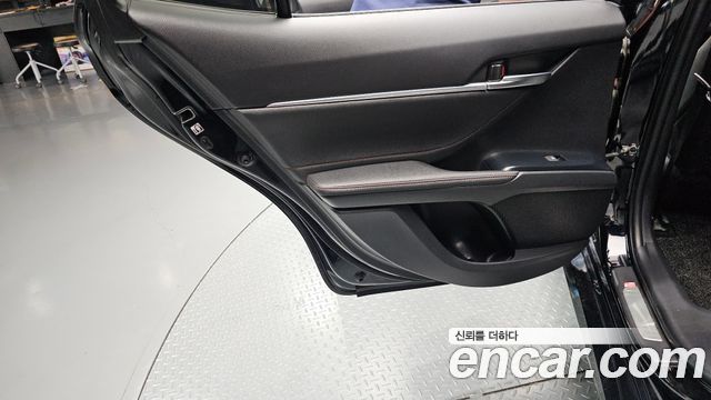 Toyota Camry 2018 — photo 15