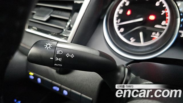 Toyota Camry 2018 — photo 29