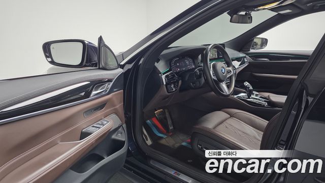 BMW Gran Turismo 2021 — photo 13