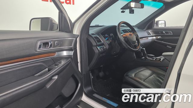 Ford Explorer 2017 — photo 10