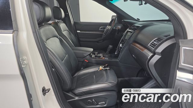 Ford Explorer 2017 — photo 11