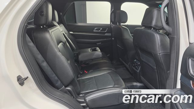 Ford Explorer 2017 — photo 12