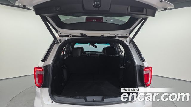 Ford Explorer 2017 — photo 20