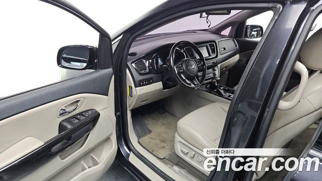 Kia Canival 2019 — photo 17