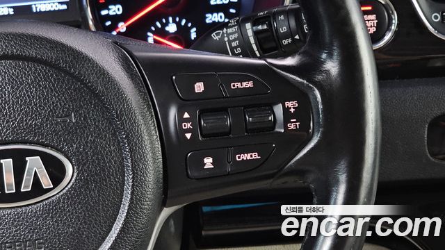 Kia Canival 2019 — photo 24