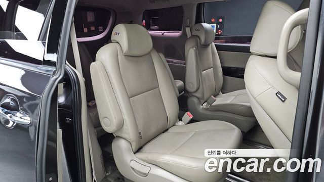 Kia Canival 2019 — photo 16