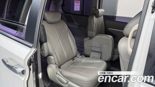 Kia Canival 2013 — photo 12