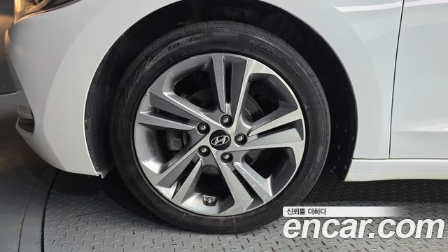 Hyundai AVANTE 2017 — photo 5