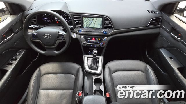Hyundai AVANTE 2017 — photo 10