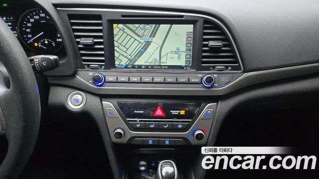 Hyundai AVANTE 2017 — photo 19