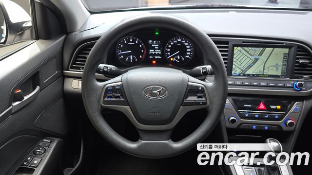 Hyundai AVANTE 2017 — photo 20