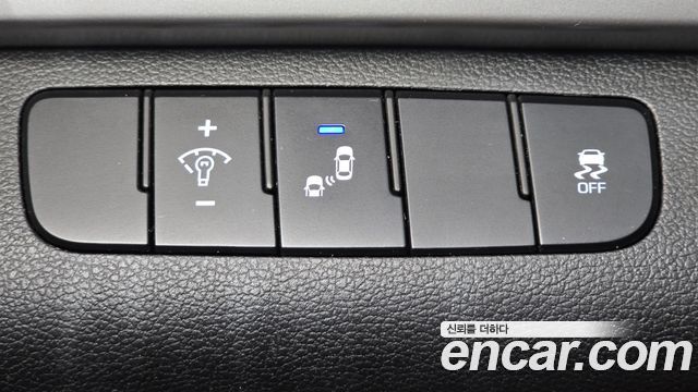 Hyundai AVANTE 2017 — photo 21