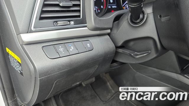 Hyundai AVANTE 2017 — photo 25