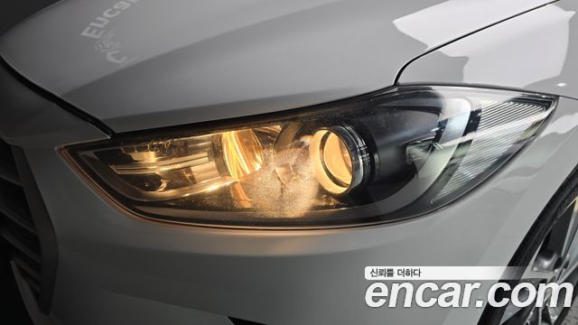 Hyundai AVANTE 2017 — photo 8