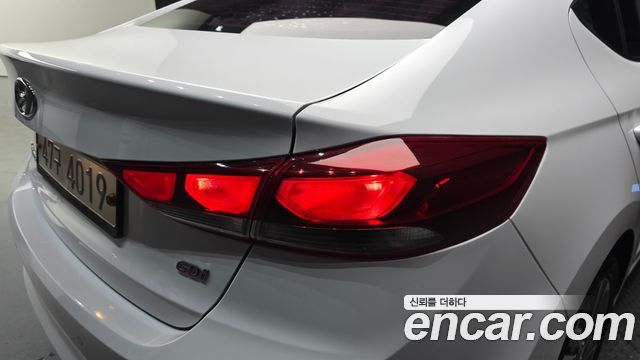 Hyundai AVANTE 2017 — photo 9