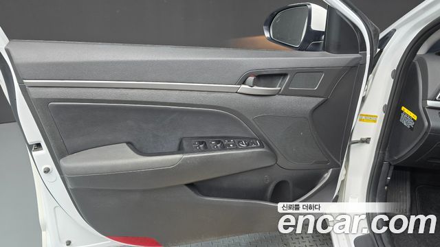 Hyundai AVANTE 2017 — photo 14