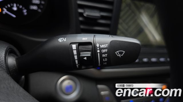 Hyundai AVANTE 2017 — photo 27