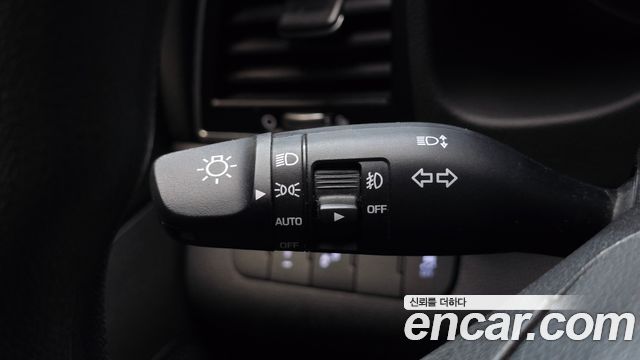 Hyundai AVANTE 2017 — photo 29