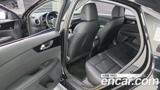 Kia K3 2023 — photo 17