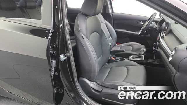 Kia K3 2023 — photo 16