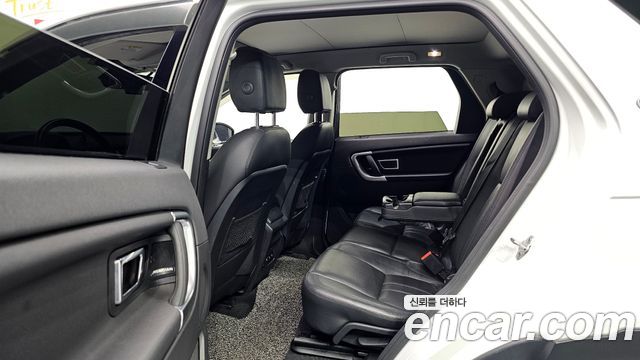 Land Rover Discovery Sport 2017 — photo 11