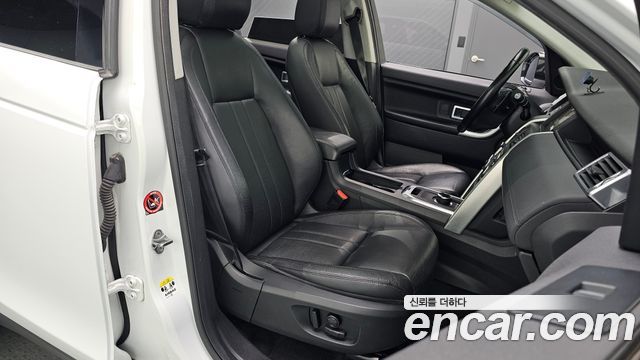 Land Rover Discovery Sport 2017 — photo 12