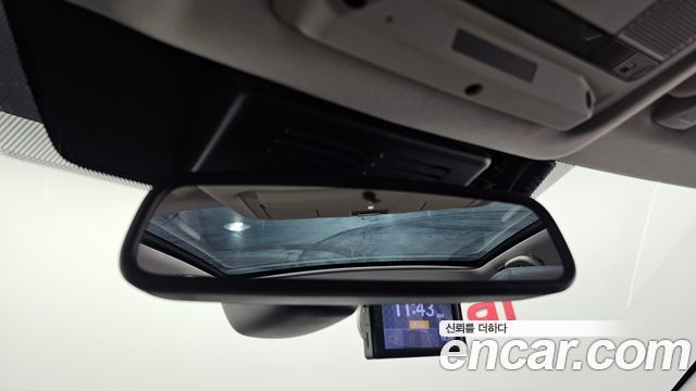 Land Rover Discovery Sport 2017 — photo 17