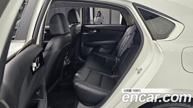 Kia K3 2023 — photo 17
