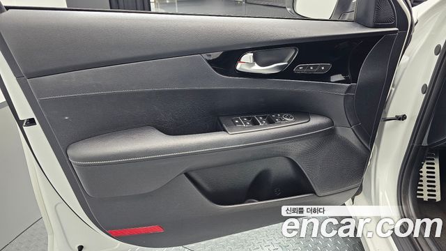Kia K3 2023 — photo 14