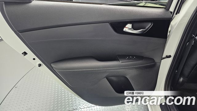 Kia K3 2023 — photo 15