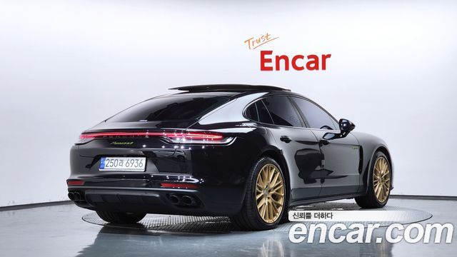Porsche Panamera 2023 — photo 2