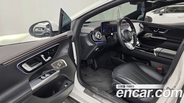 Mercedes-Benz EQE 2023 — photo 10
