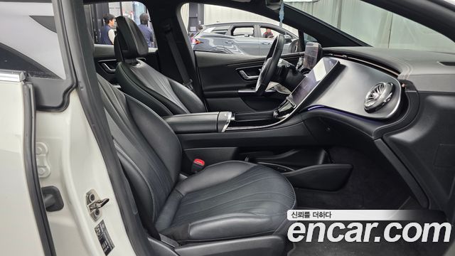 Mercedes-Benz EQE 2023 — photo 11