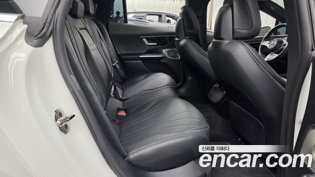 Mercedes-Benz EQE 2023 — photo 12