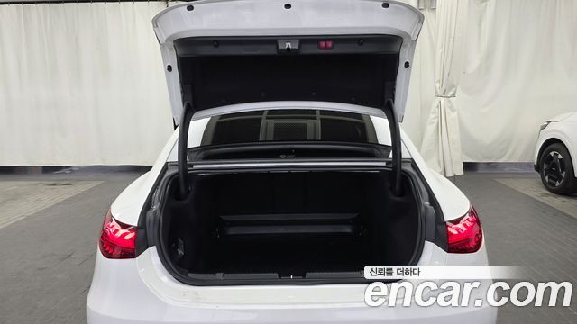 Mercedes-Benz EQE 2023 — photo 20
