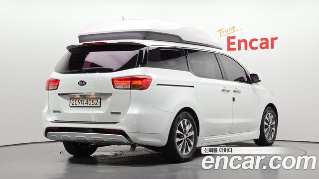 Kia Canival 2017 — photo 2