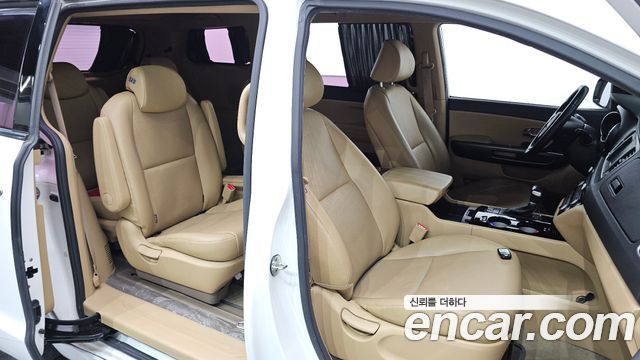 Kia Canival 2017 — photo 17
