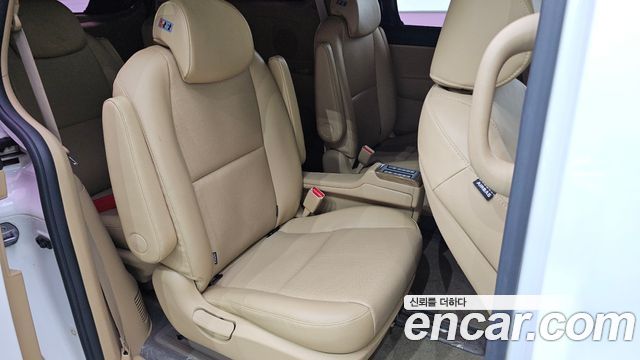 Kia Canival 2017 — photo 18