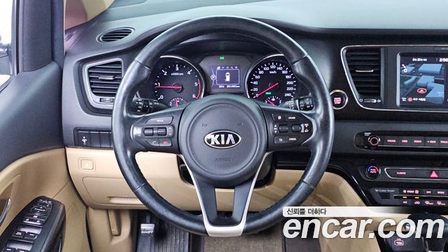 Kia Canival 2017 — photo 19