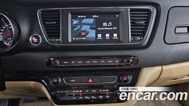 Kia Canival 2017 — photo 20