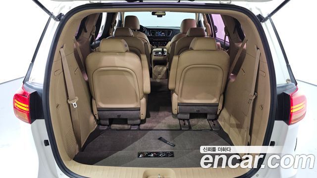 Kia Canival 2017 — photo 26